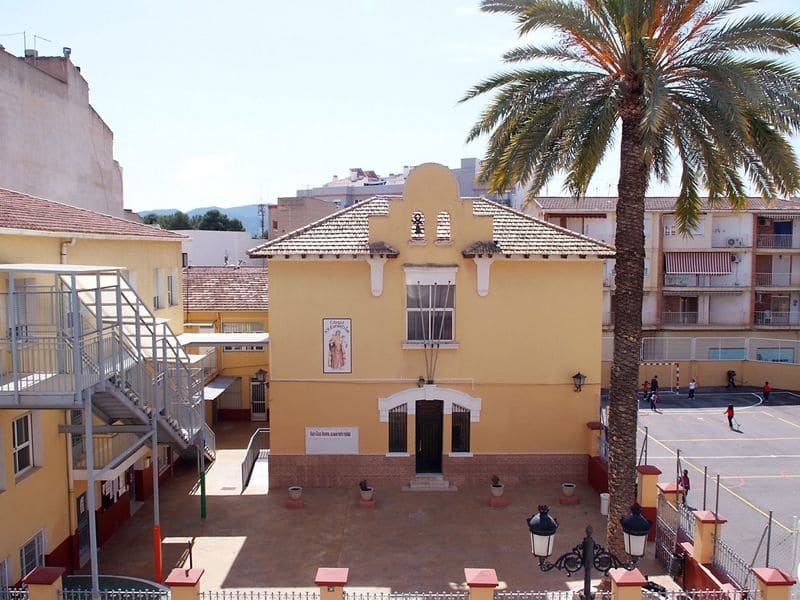 Edificio del colegio de Sax